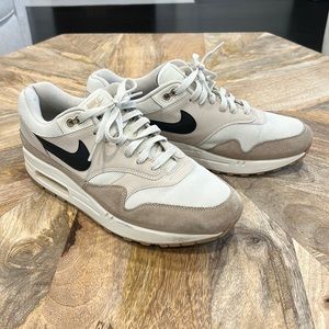 Men’s Nike Air Max 1 sneakers size 10